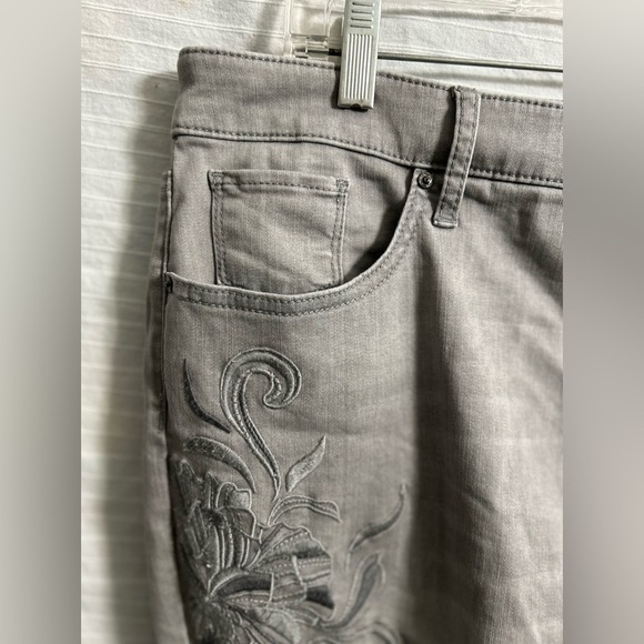 Chicos So Slimming Girlfriend Ankle Stretch Denim Jeans Gray Faded Size 16P - Picture 7 of 9